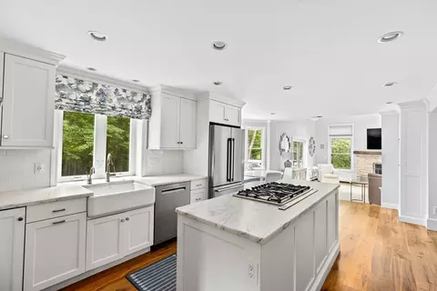 8 Del Prete Dr, Hingham, MA 02043 photo 2