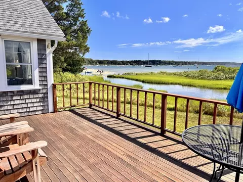 45 Windemere Rd, Oak Bluffs, MA 02557