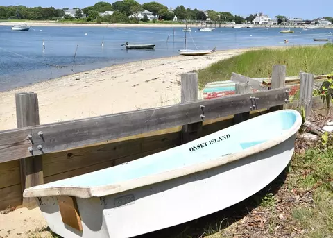 17 Brockton Ave, Carver, MA 02330