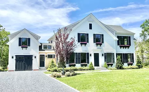 18 Bold Meadow Rd, Edgartown, MA 02539