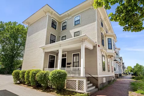 16 Summer St #4, Salem, MA 01970