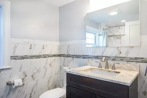 Bath - 6 Ralph Rd, Marblehead, MA 01945 photo 2 of 4
