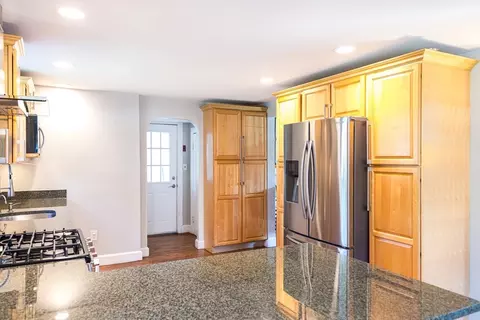 Kitchen - 6 Ralph Rd, Marblehead, MA 01945 photo 4 of 4