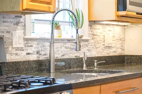Kitchen - 6 Ralph Rd, Marblehead, MA 01945 photo 3 of 4