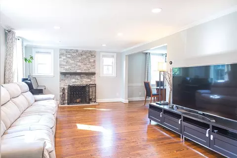 Living - 6 Ralph Rd, Marblehead, MA 01945 photo 1 of 1