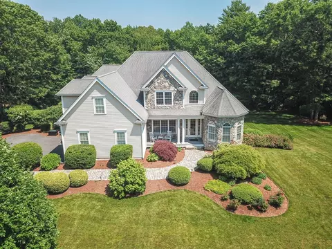 19 Round Farm Rd, Rehoboth, MA 02769