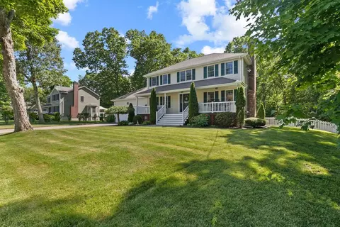 60 Beagle Club Rd, Attleboro, MA 02703