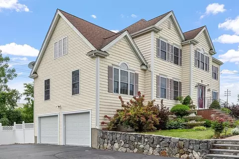 7 Pine St, Peabody, MA 01960