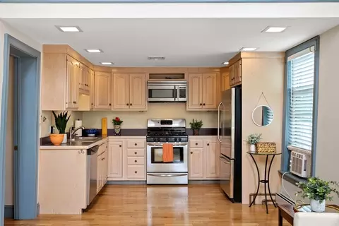 26 Allen St, Newburyport, MA 01950