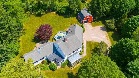 383 Boxberry Hill Rd, Falmouth, MA 02536