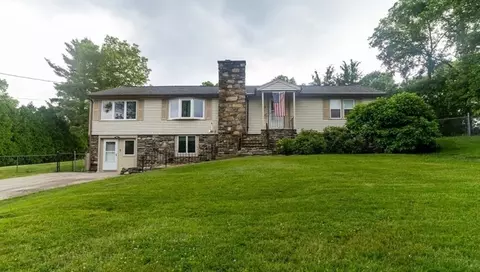 4 Monadnock Dr, Shrewsbury, MA 01545