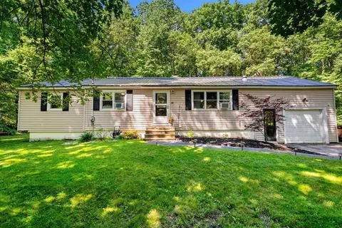 30 Meditation Ln, Atkinson, NH 03811