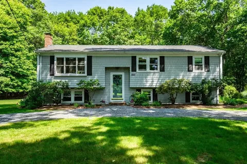 253 Prospect St, Easton, MA 02375