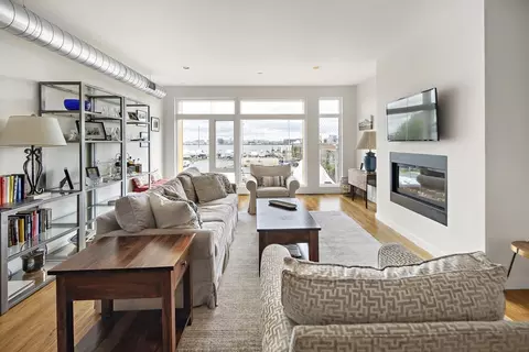 282 Marginal St #7, Boston, MA 02128
