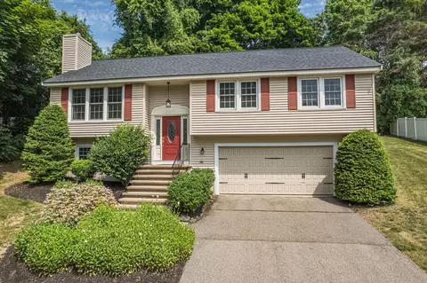 2 Meadowview Rd, Peabody, MA 01960