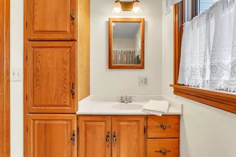 Bath - 48 Cherry St, Easthampton, MA 01027 photo 1 of 1