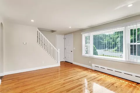 Living - 800 Wilbraham Rd, Springfield, MA 01109 photo 1 of 2