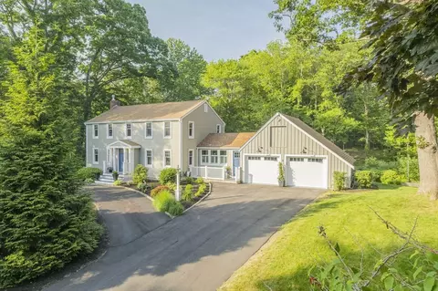 96 Blueberry Ln, Hamilton, MA 01982