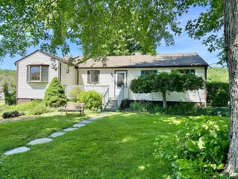 11 Poplar Hl, Whately, MA 01093