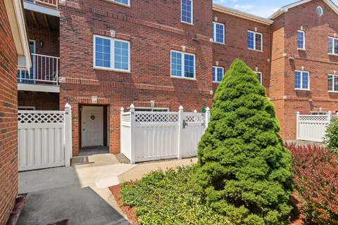 7 Conant Rd #52, Winchester, MA 01890