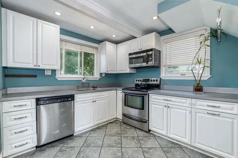 33 Youngs Rd, Dedham, MA 02026 photo 14