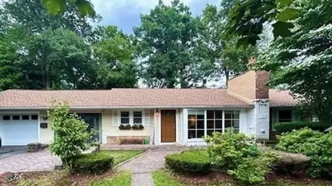 82 Newton Ave N, Worcester, MA 01609