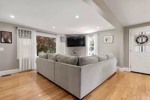 171 Old Post Rd, North Attleboro, MA 02760 photo 3
