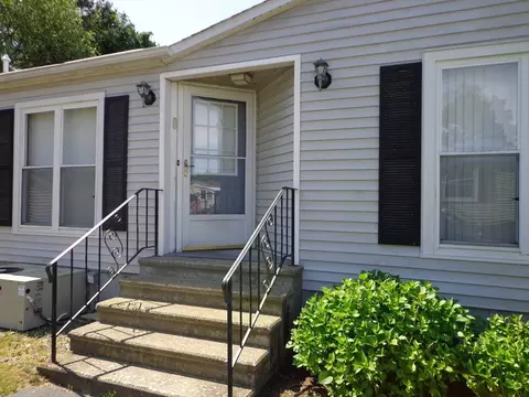 64 Pinehurst Dr, Plymouth, MA 02360