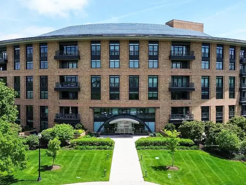 2400 Beacon #PH4, Boston College, MA 02467