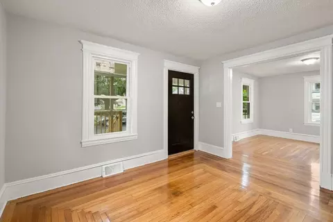 35 Ranney St, Springfield, MA 01108 photo 2