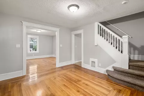 35 Ranney St, Springfield, MA 01108 photo 3