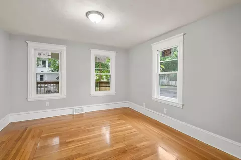 35 Ranney St, Springfield, MA 01108 photo 6