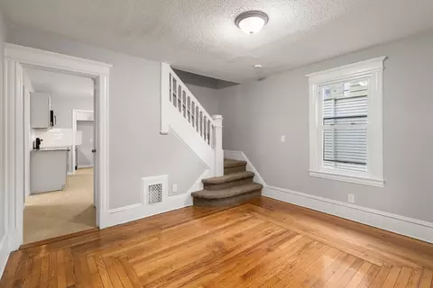 35 Ranney St, Springfield, MA 01108 photo 4