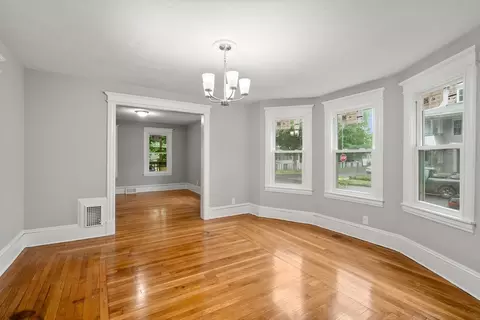 35 Ranney St, Springfield, MA 01108 photo 8