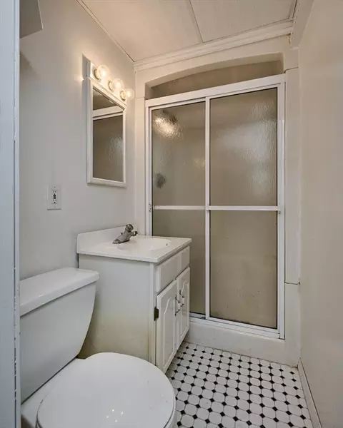 Bath - 65 Dunphy Dr, Northampton, MA 01062 photo 2 of 2