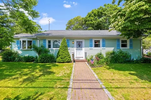 295 Seacoast Shores Blvd, Falmouth, MA 02536