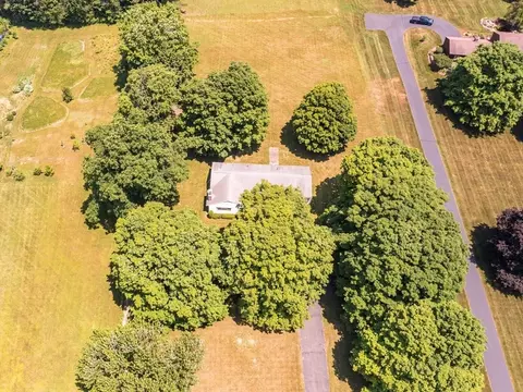 114 West St, Granby, MA 01033