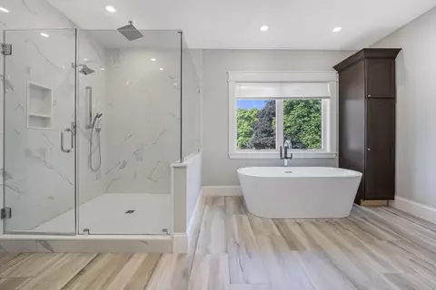 Bath - 5 Jarvis Cir, Needham, MA 02492 photo 3 of 9