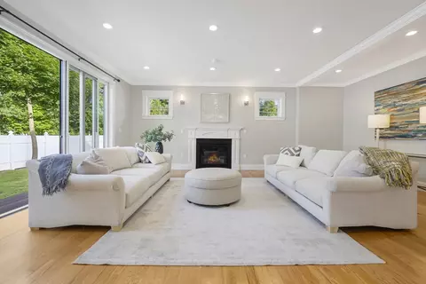 Living - 5 Jarvis Cir, Needham, MA 02492 photo 1 of 2