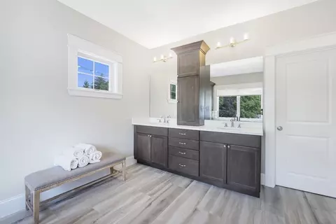 Bath - 5 Jarvis Cir, Needham, MA 02492 photo 5 of 9