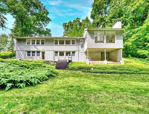 52 Marthas Point Rd, Concord, MA 01742