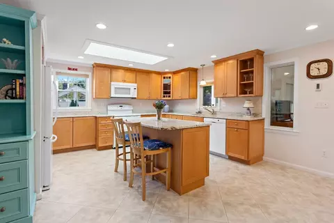 Kitchen - 18 Tradewind Dr, Mashpee, MA 02649 photo 2 of 5