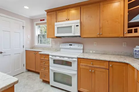 Kitchen - 18 Tradewind Dr, Mashpee, MA 02649 photo 4 of 5