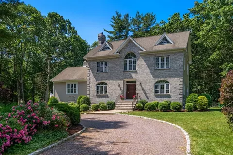 23 Trailside Rd, Medfield, MA 02052