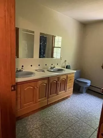 Bath - 140 S Shaker Rd, Harvard, MA 01451 photo 4 of 4