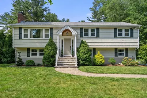 125 Fensview Dr, Westwood, MA 02090