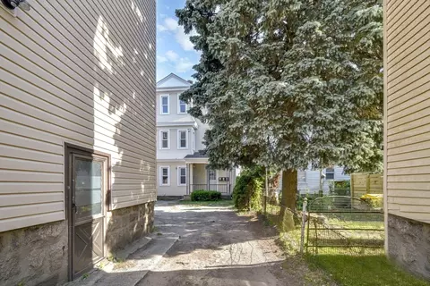 73 Weetamoe St, Fall River, MA 02720 photo 2