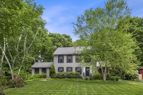 8 Buckskin Dr, Reading, MA 01867
