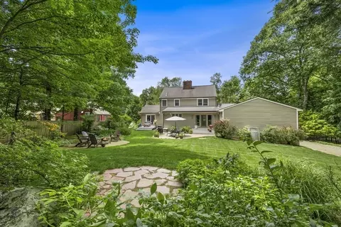 8 Buckskin Dr, Reading, MA 01867 photo 3