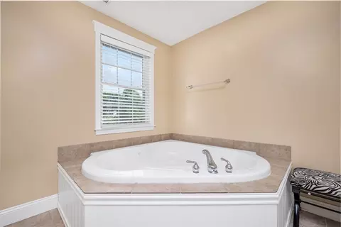 Bath - 14 Blake Rd, Braintree, MA 02184 photo 3 of 5